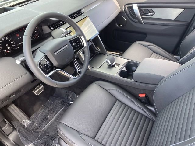 Used 2025 Land Rover Discovery Sport Dynamic SE image 5