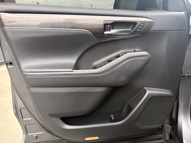 Used 2021 Toyota Highlander Platinum AWD/4WD image 19