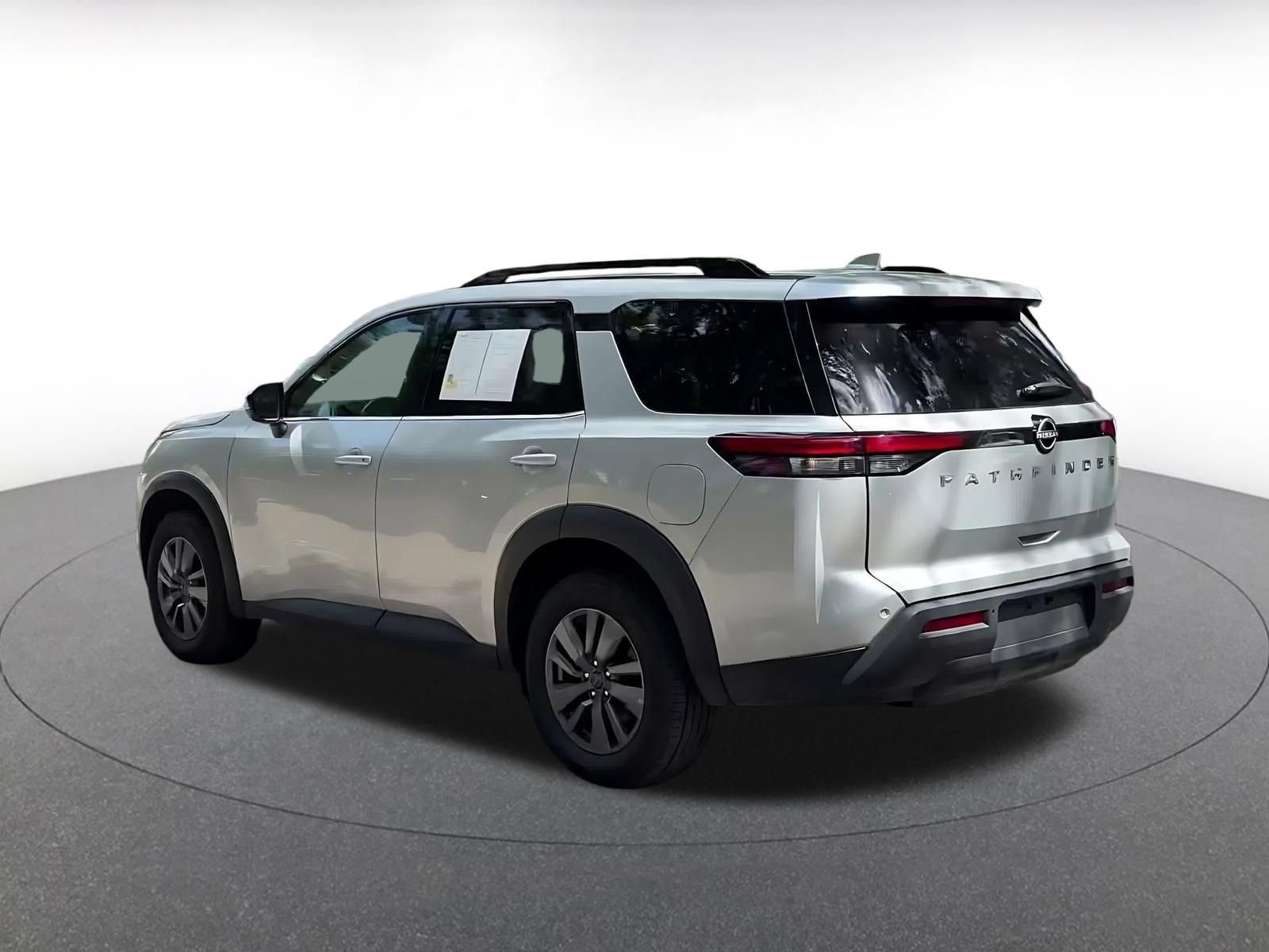 Used 2025 Nissan Pathfinder SV FWD image 9