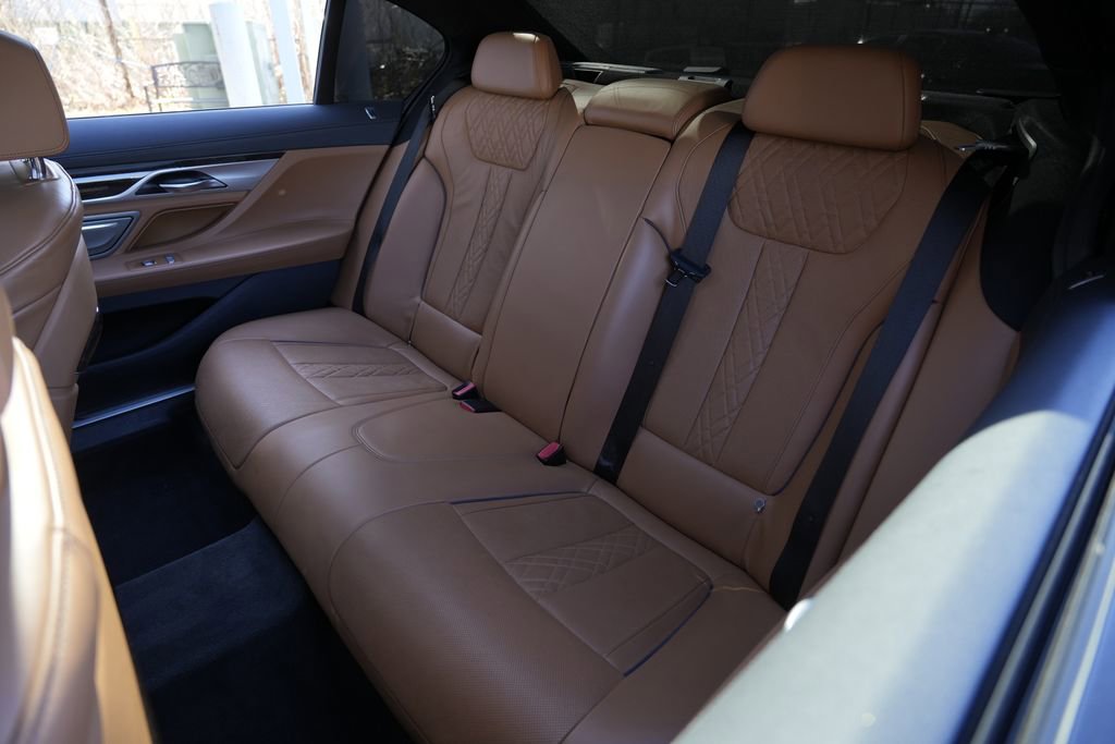 Used 2020 BMW 750i xDrive w/ Cold Weather Package image 19