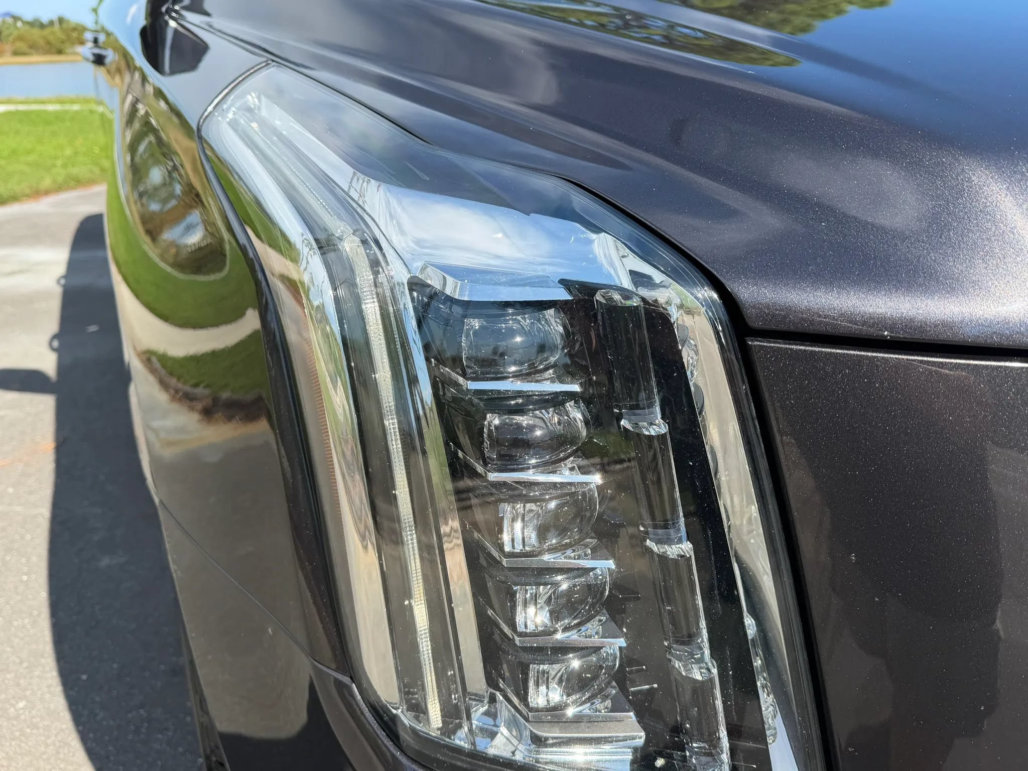 Used 2016 Cadillac Escalade Luxury RWD image 4