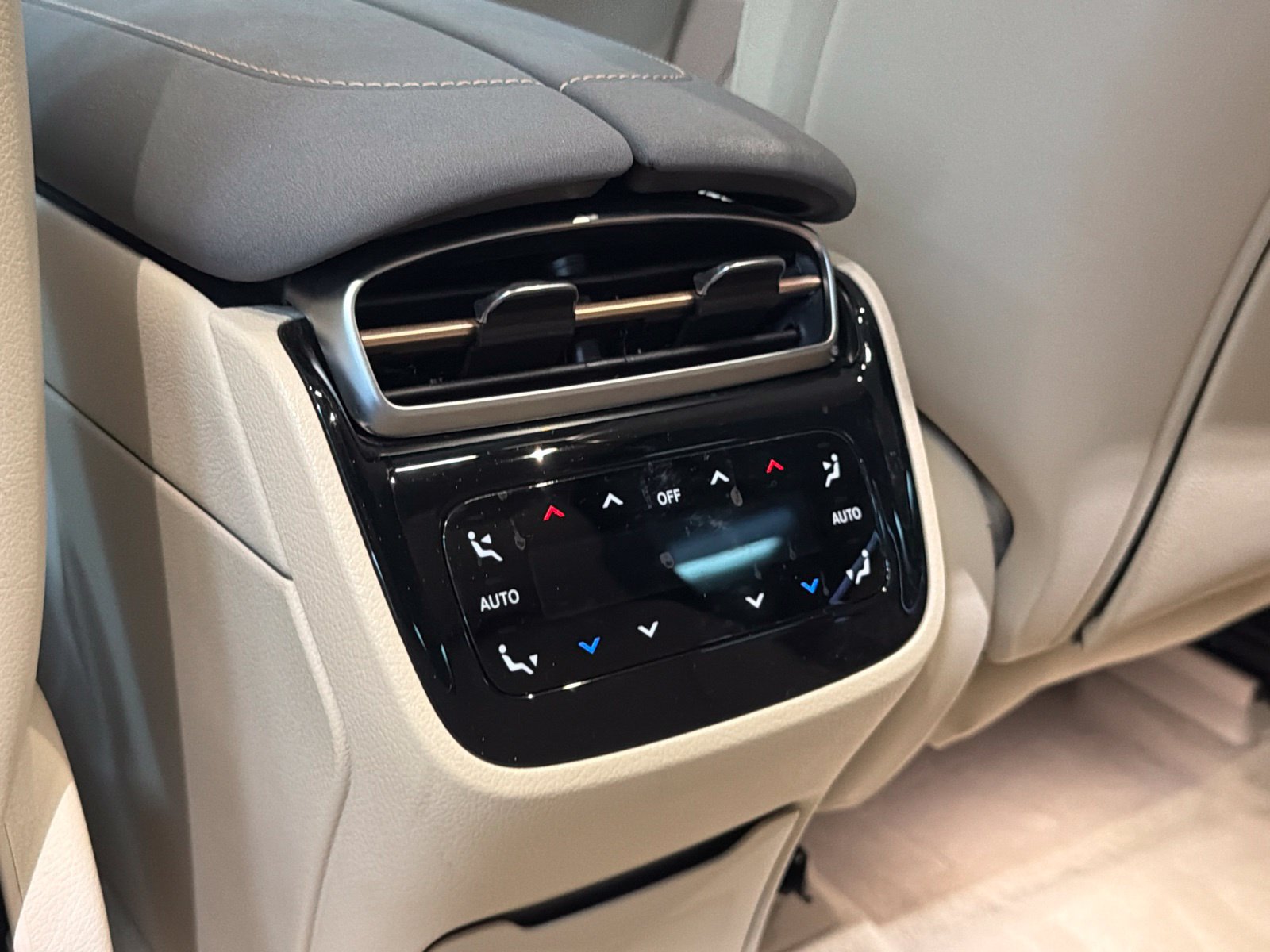 Certified 2023 Mercedes-Benz EQS 580 4MATIC SUV image 37