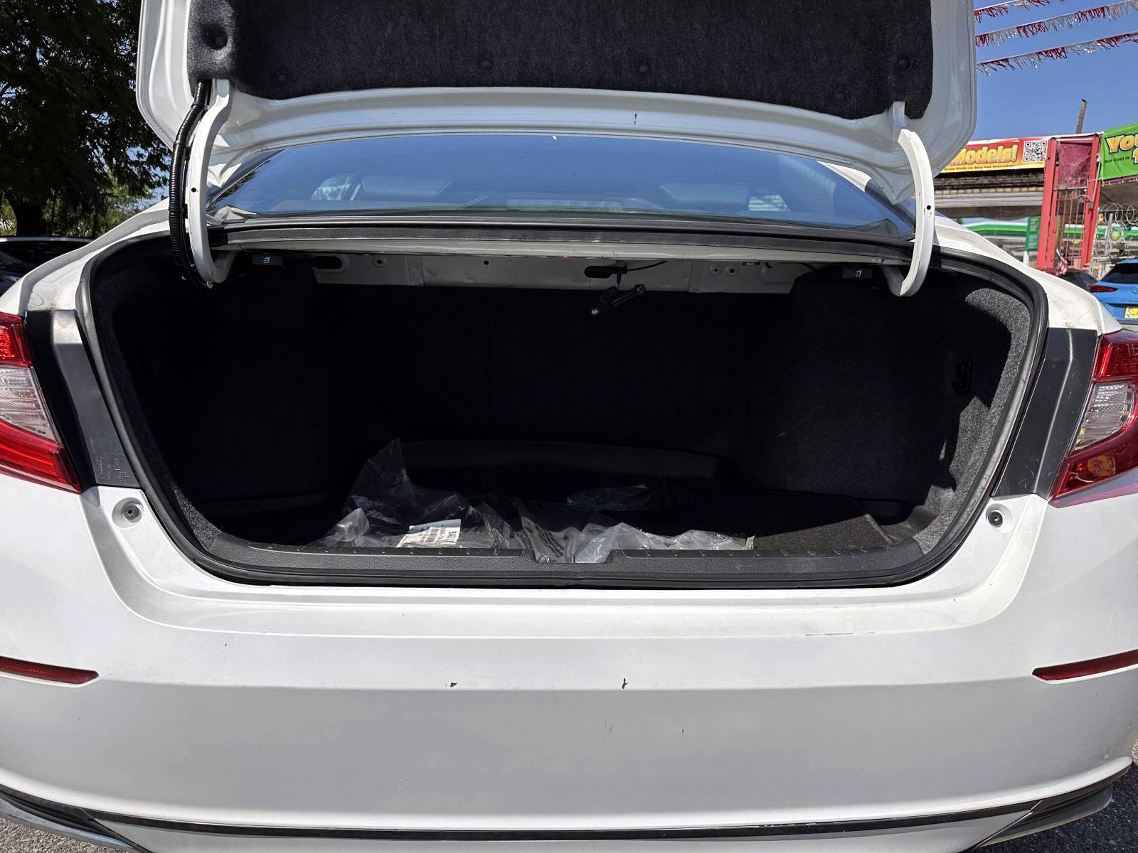 Used 2019 Honda Accord EX image 10