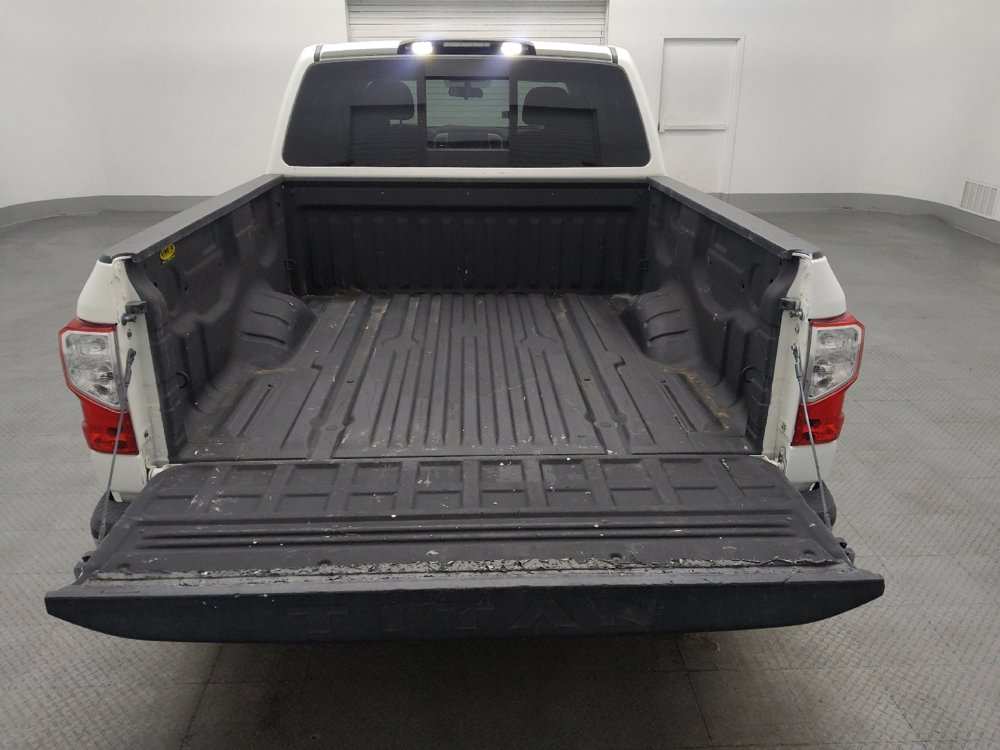 Used 2018 Nissan Titan SV AWD/4WD image 29