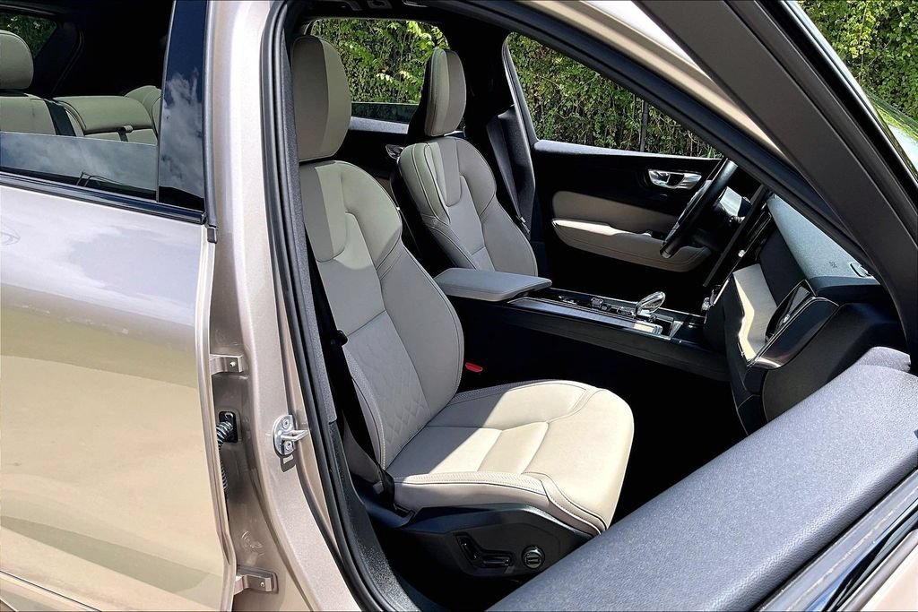 Certified 2026 Volvo XC60 B5 Plus AWD/4WD image 10