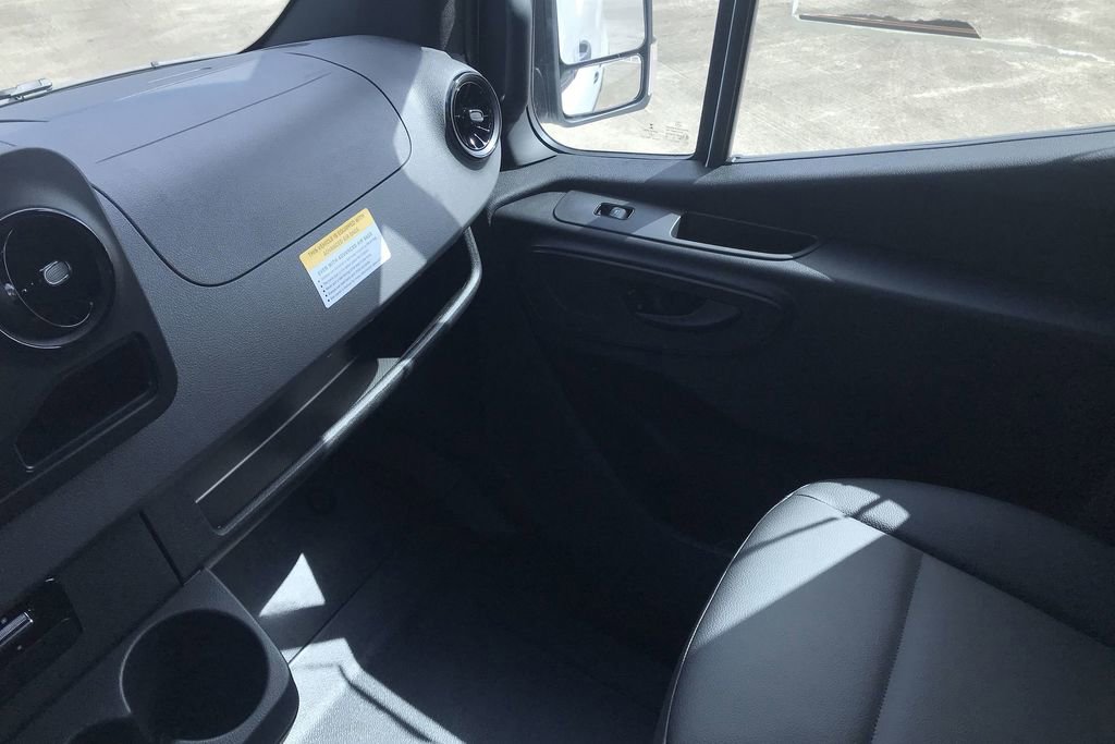 Used 2023 Mercedes-Benz Sprinter 2500 image 14