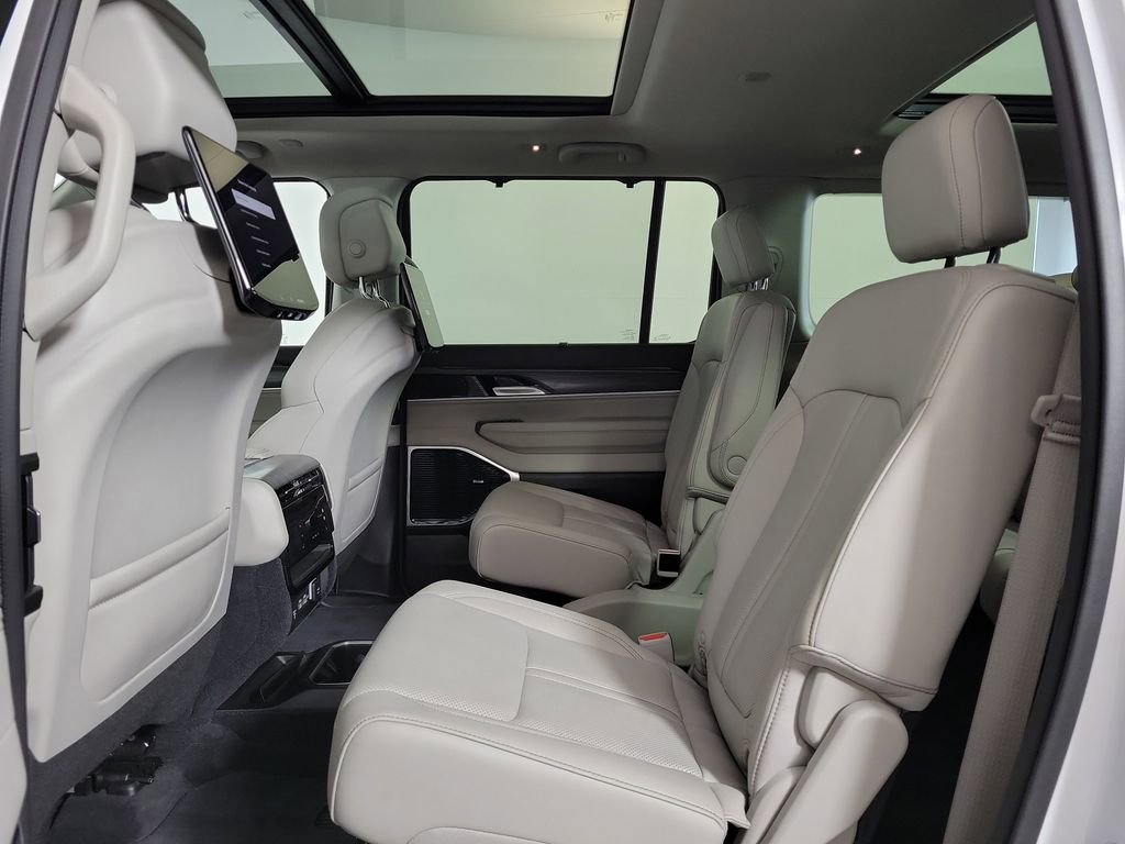 Used 2024 Jeep Wagoneer L Series III w/ Premium Group I image 22