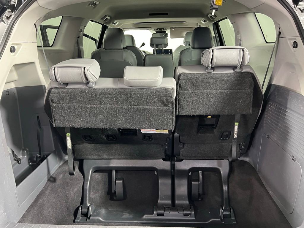 Used 2024 Toyota Sienna XLE image 31