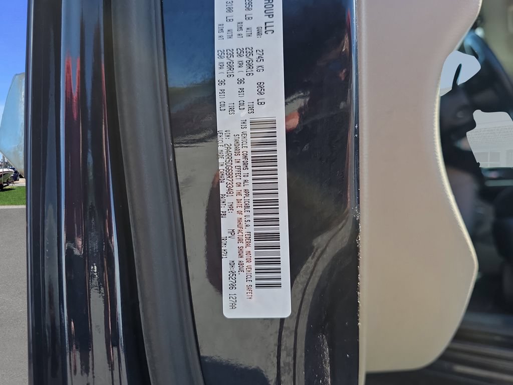 Used 2011 Chrysler Town & Country Touring FWD image 34