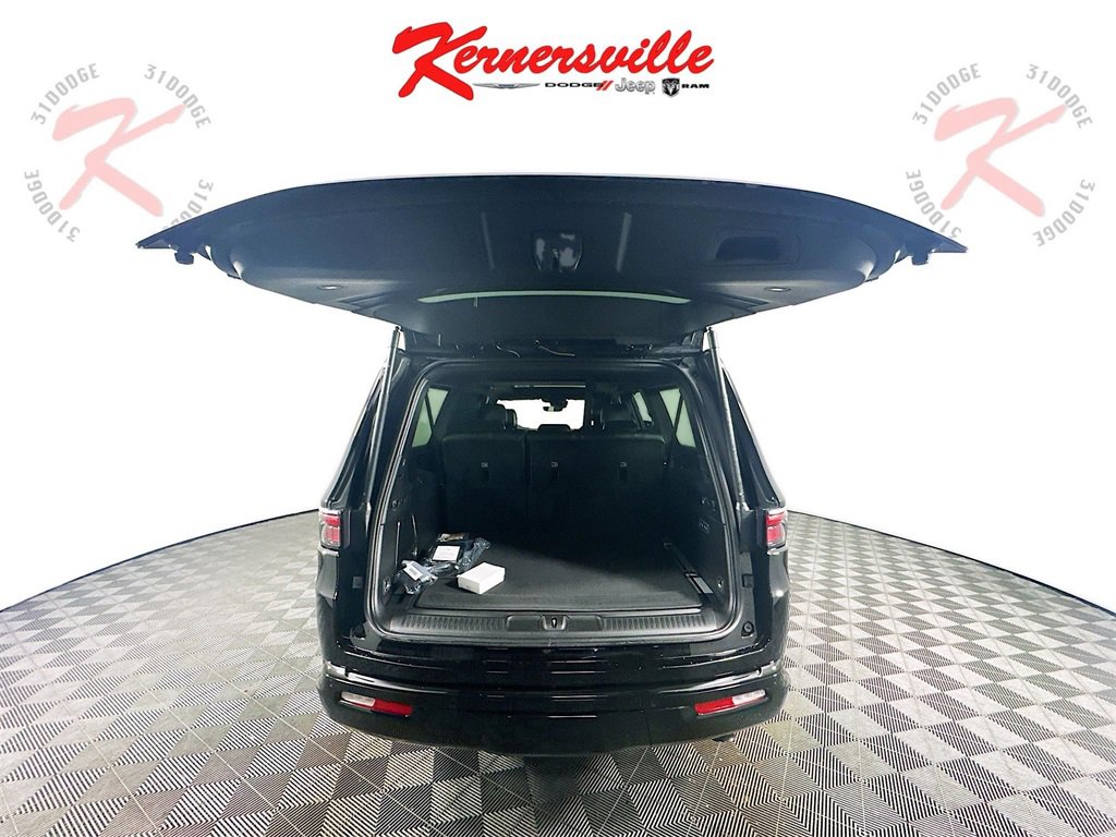 New 2025 Jeep Wagoneer L Series III image 16