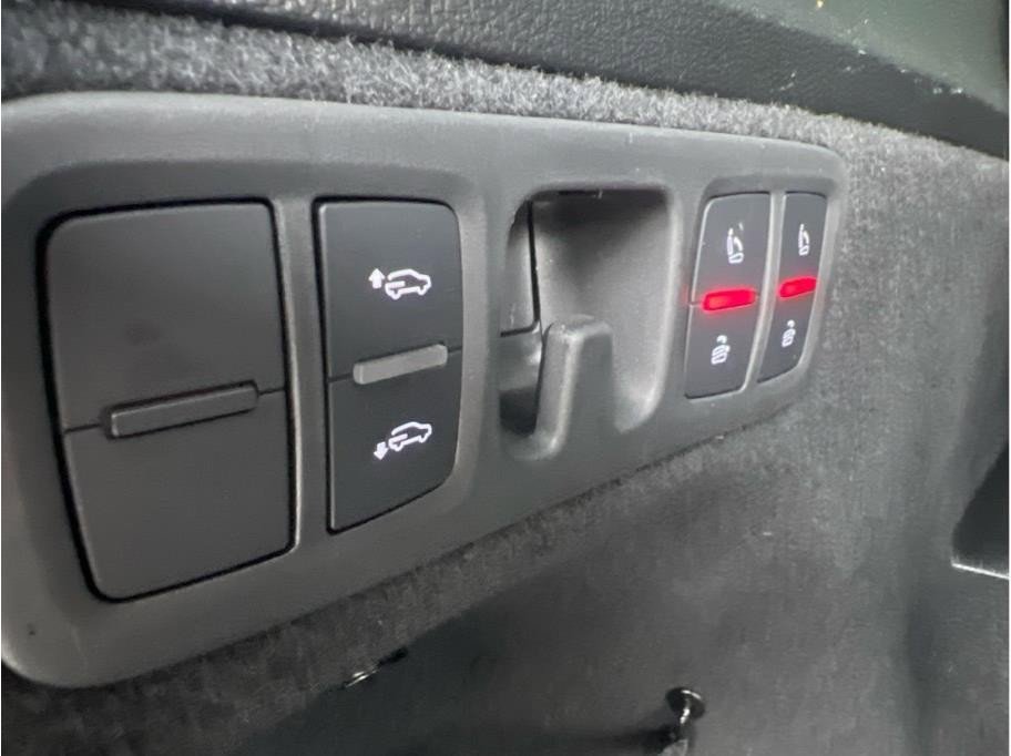 Used 2021 Audi Q7 3.0T Prestige image 32