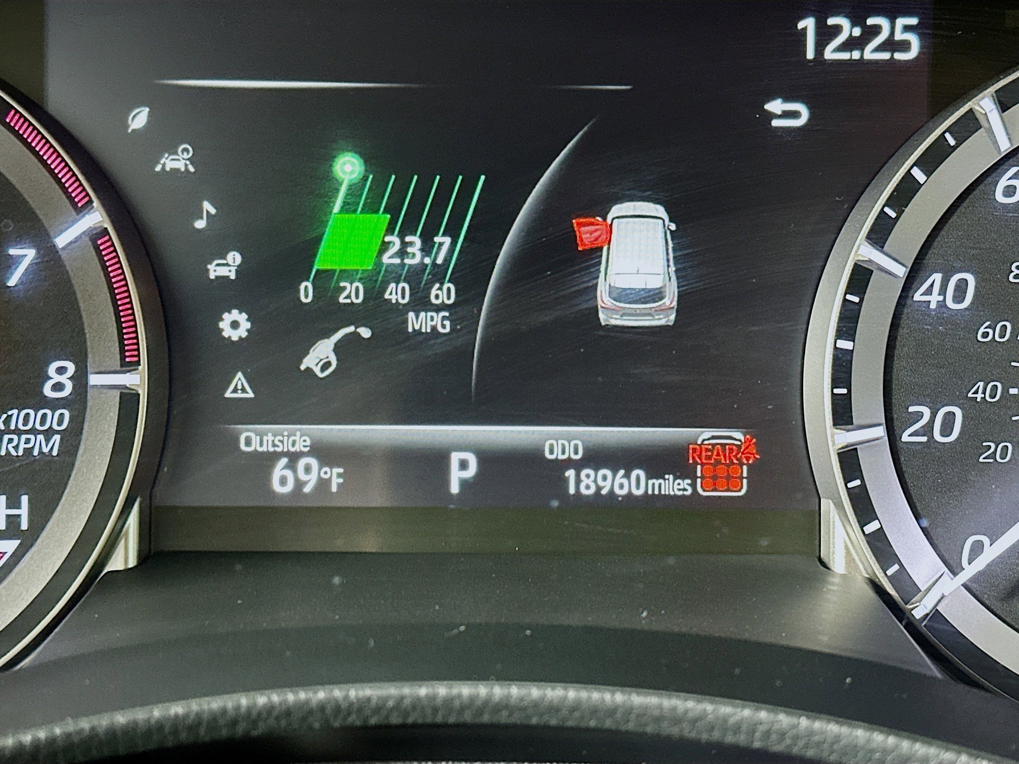 Used 2024 Toyota Highlander LE image 19