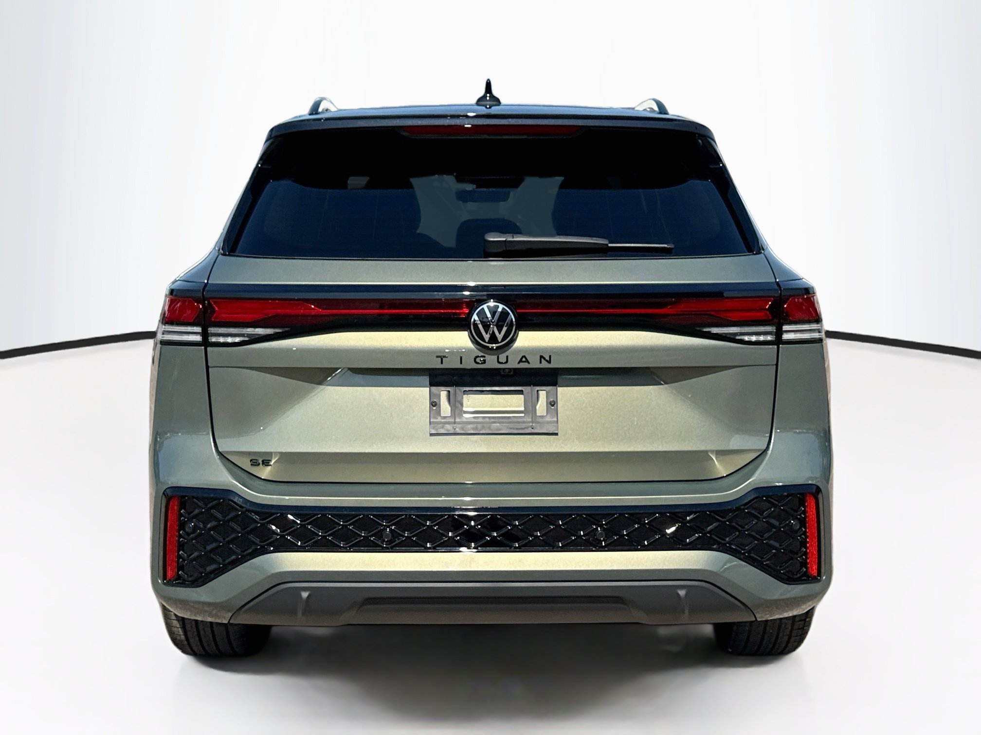 Used 2026 Volkswagen Tiguan SE R-Line FWD image 4