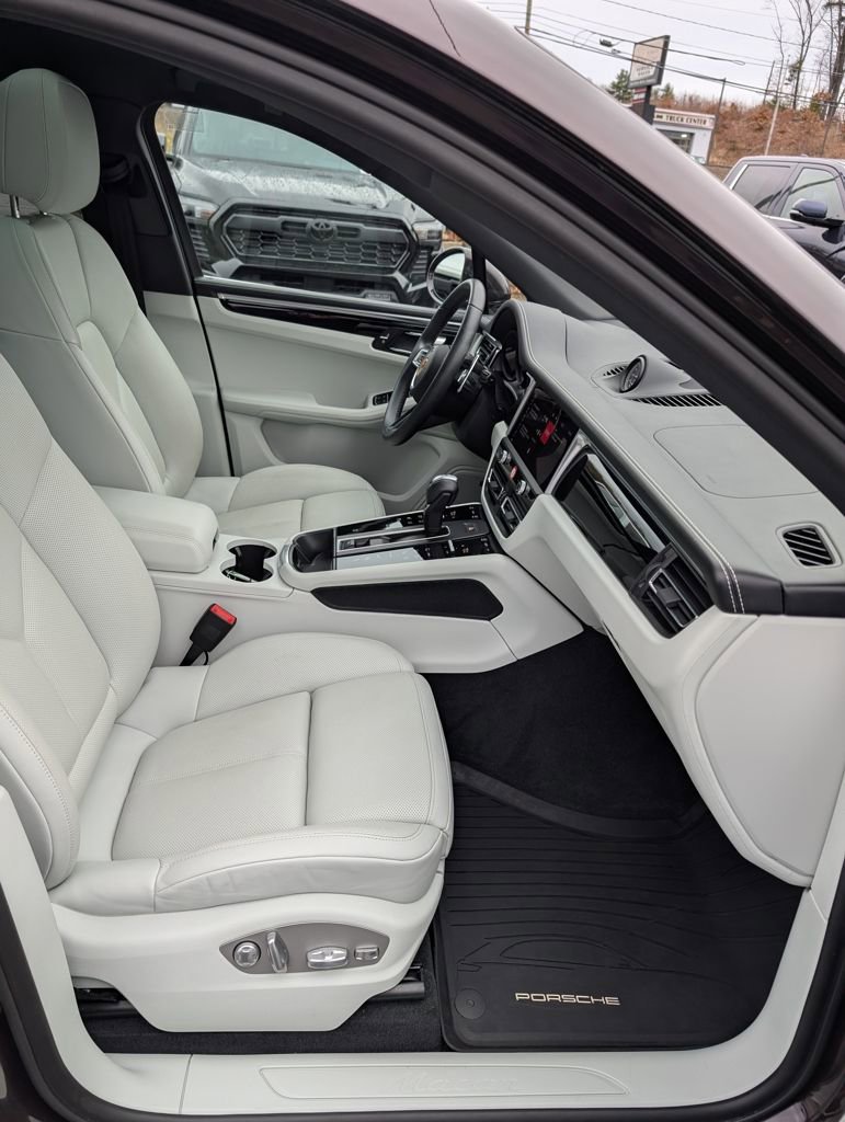 Used 2024 Porsche Macan image 20