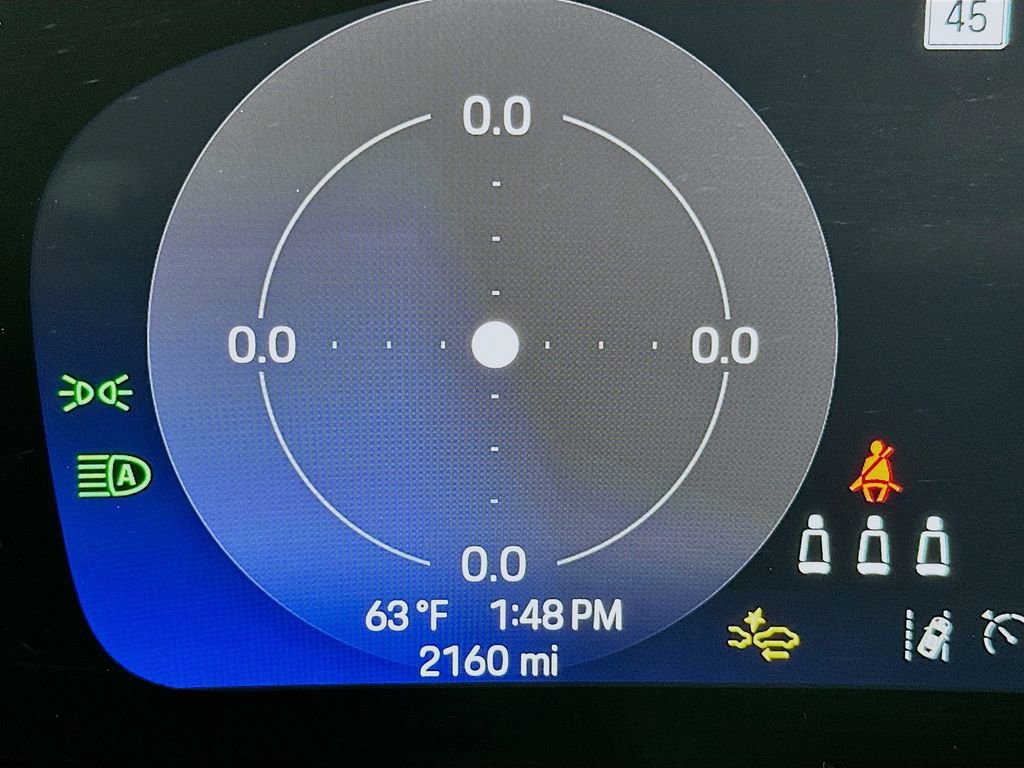 Certified 2025 Porsche Macan Electric image 13