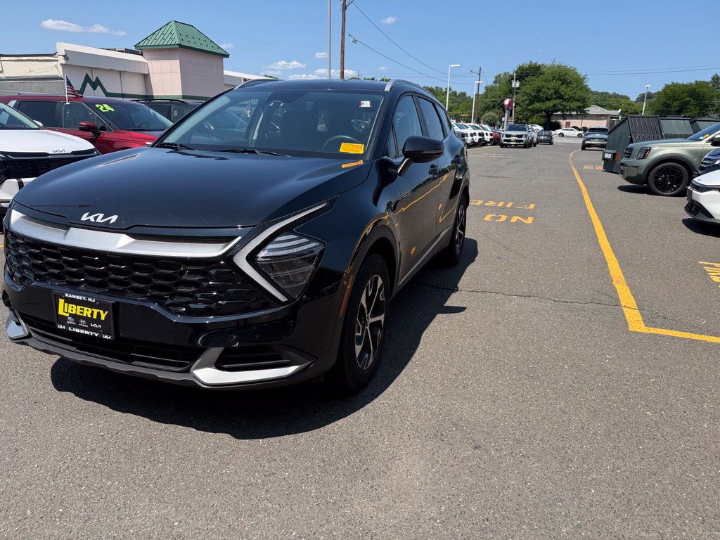 Used 2024 Kia Sportage EX AWD/4WD image 3