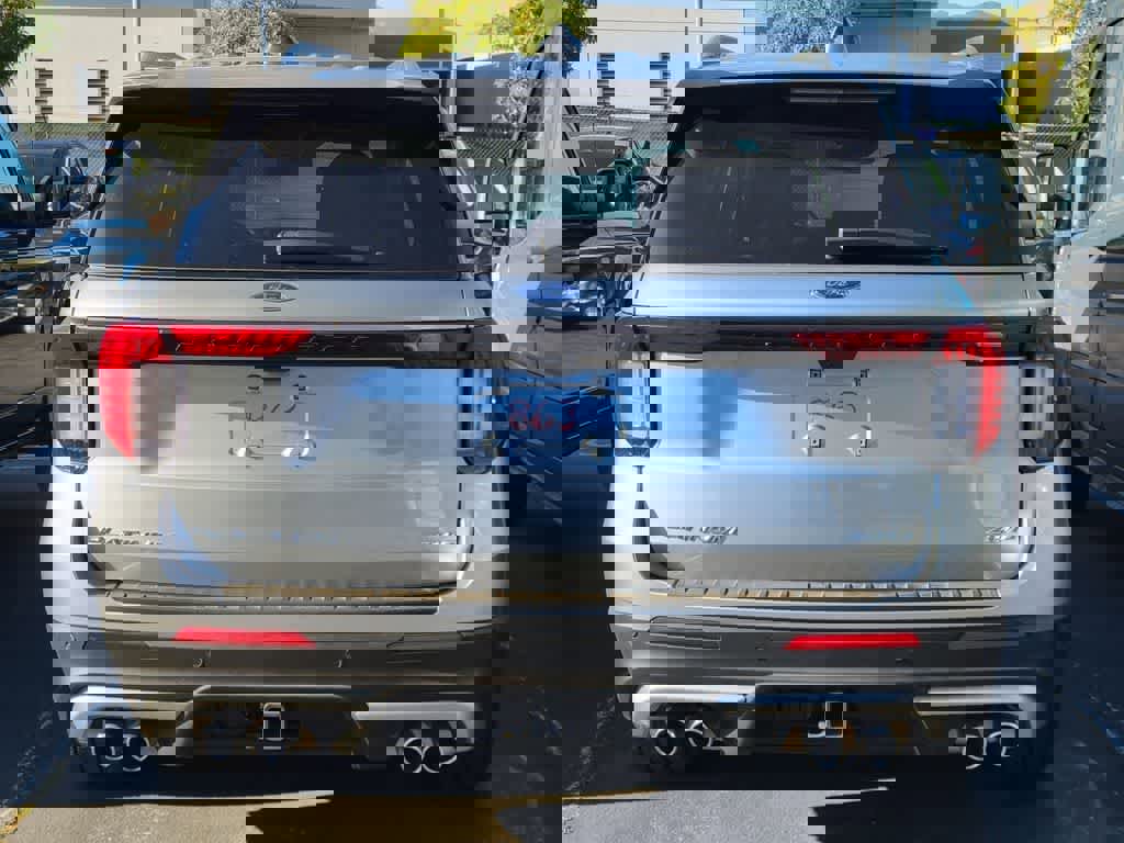 Used 2025 Ford Explorer Platinum w/ Ultimate Package image 5