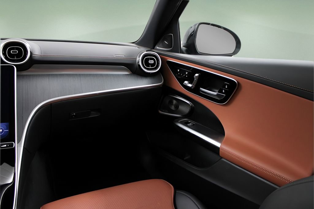 Used 2024 Mercedes-Benz C 300 Sedan image 18
