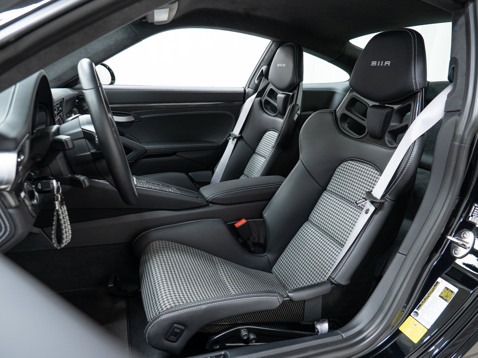 Used 2016 Porsche 911 R RWD image 5