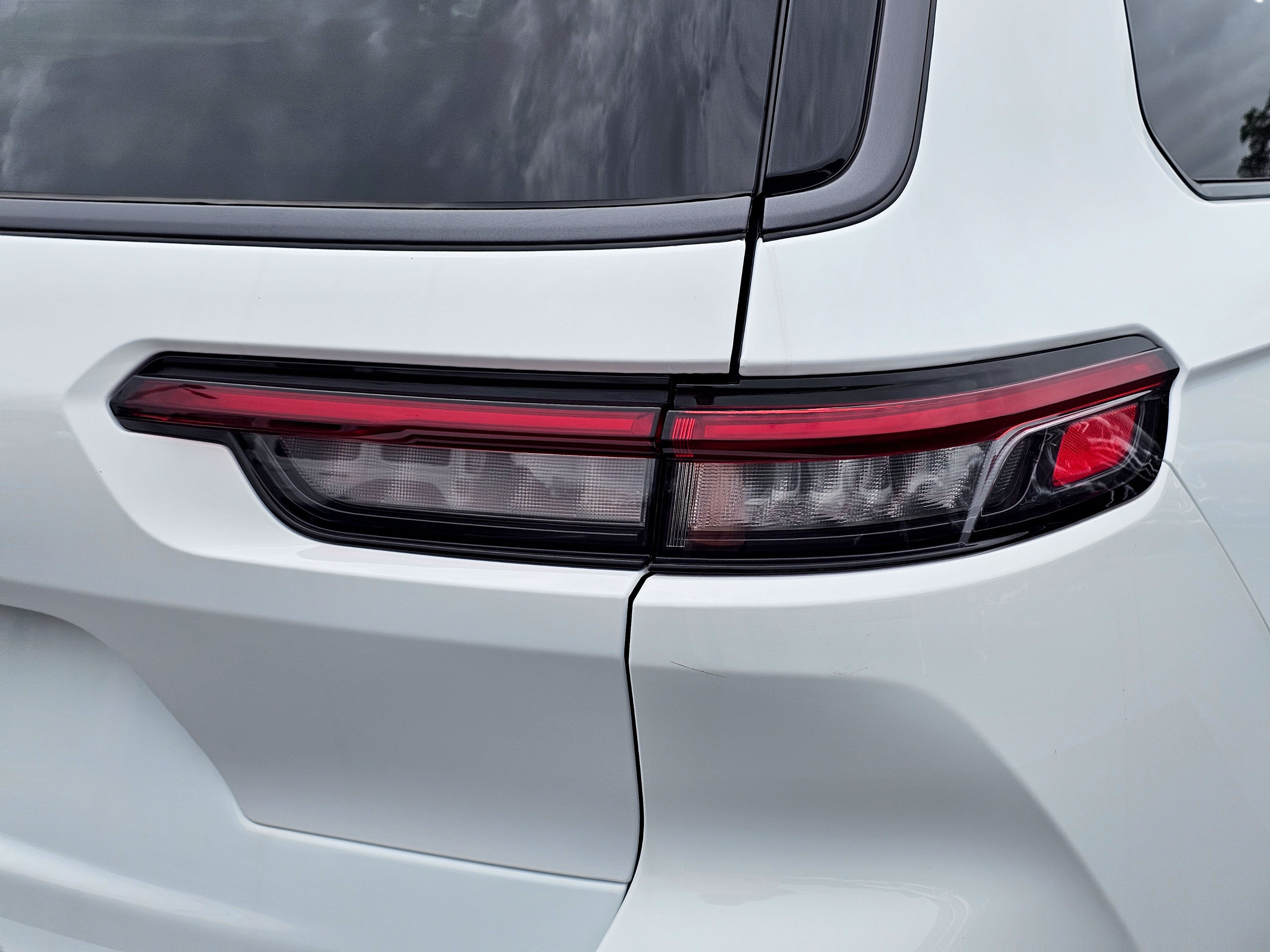 New 2026 Jeep Grand Cherokee L 2WD image 9