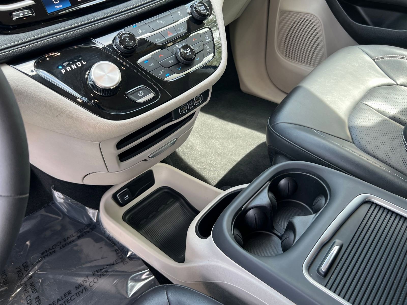 Used 2023 Chrysler Pacifica Touring-L image 48