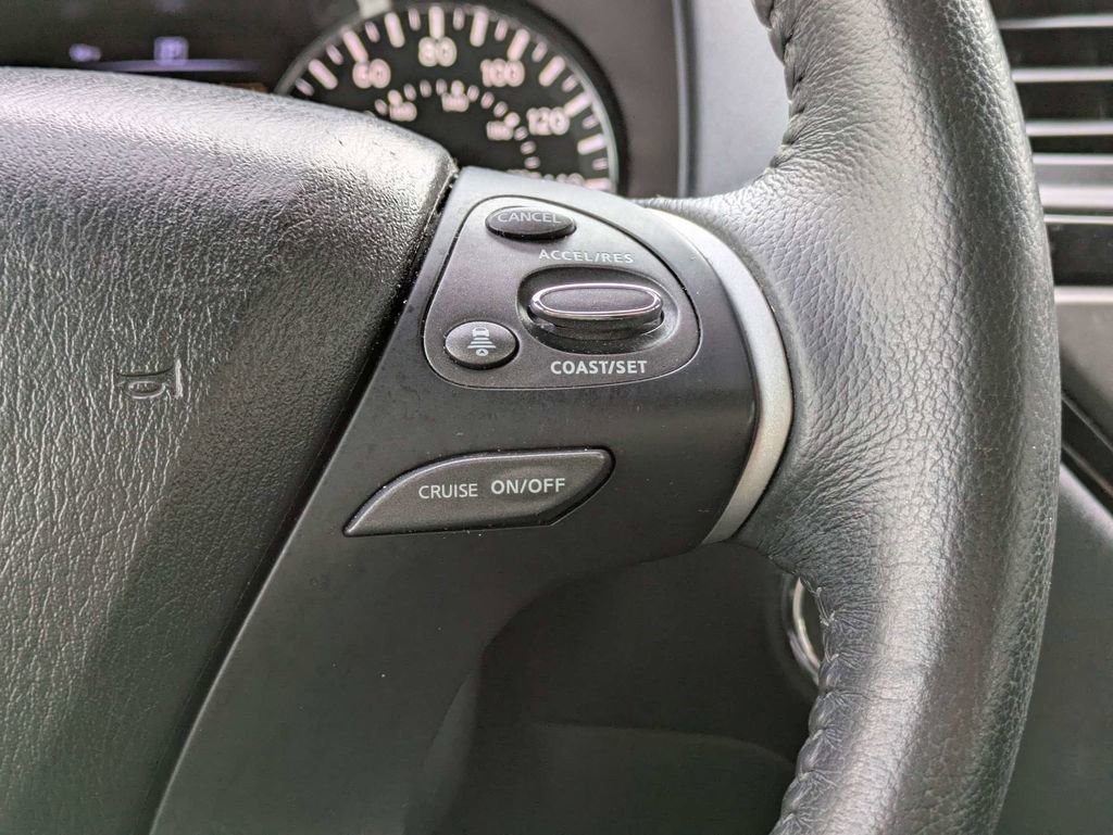 Used 2020 Nissan Pathfinder SV image 35