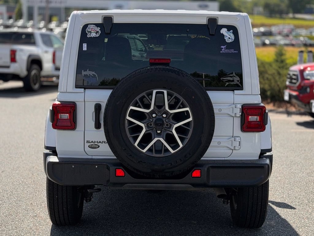 Used 2025 Jeep Wrangler Unlimited Sahara w/ Technology Group AWD/4WD image 4