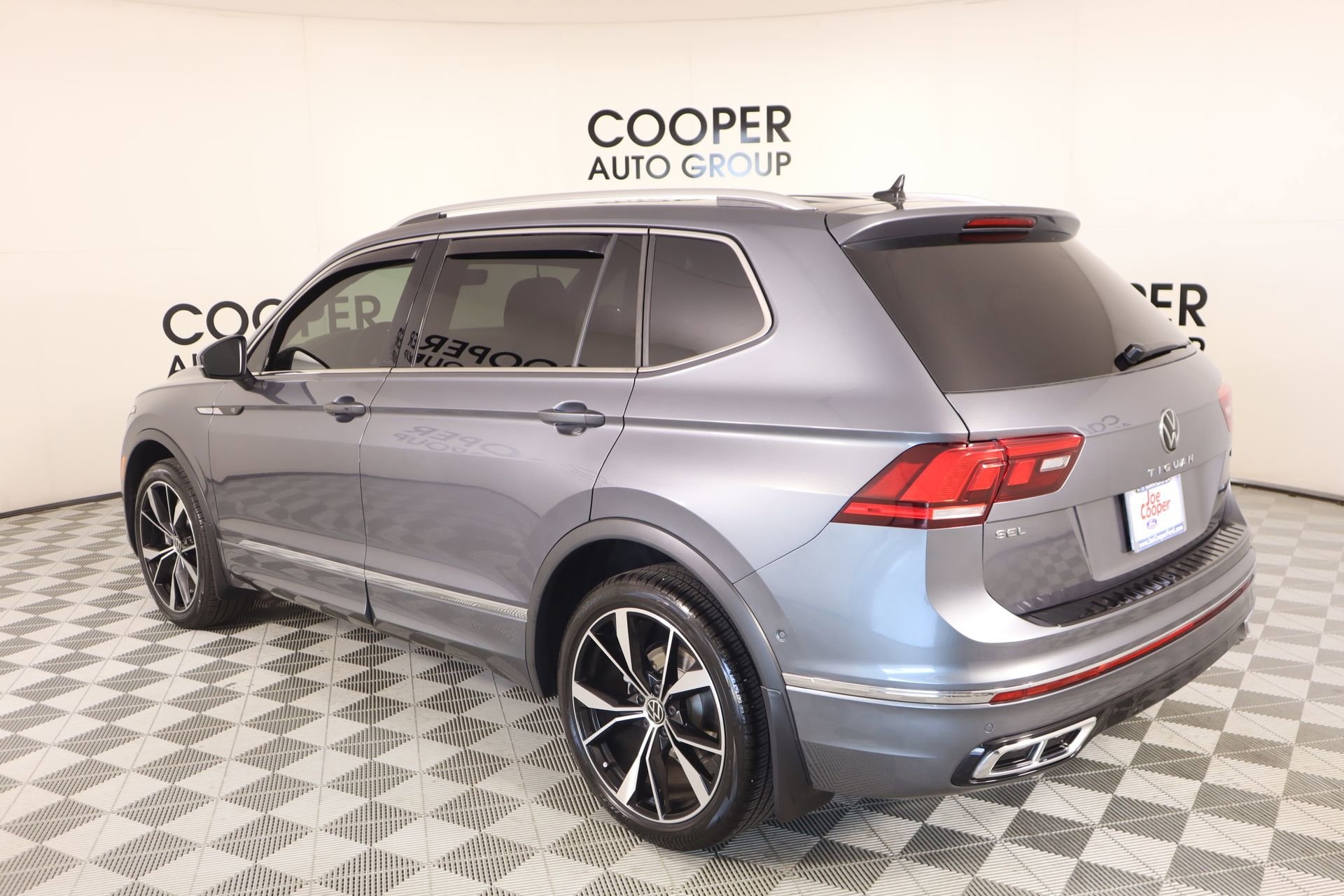 Used 2024 Volkswagen Tiguan SEL R-Line image 23