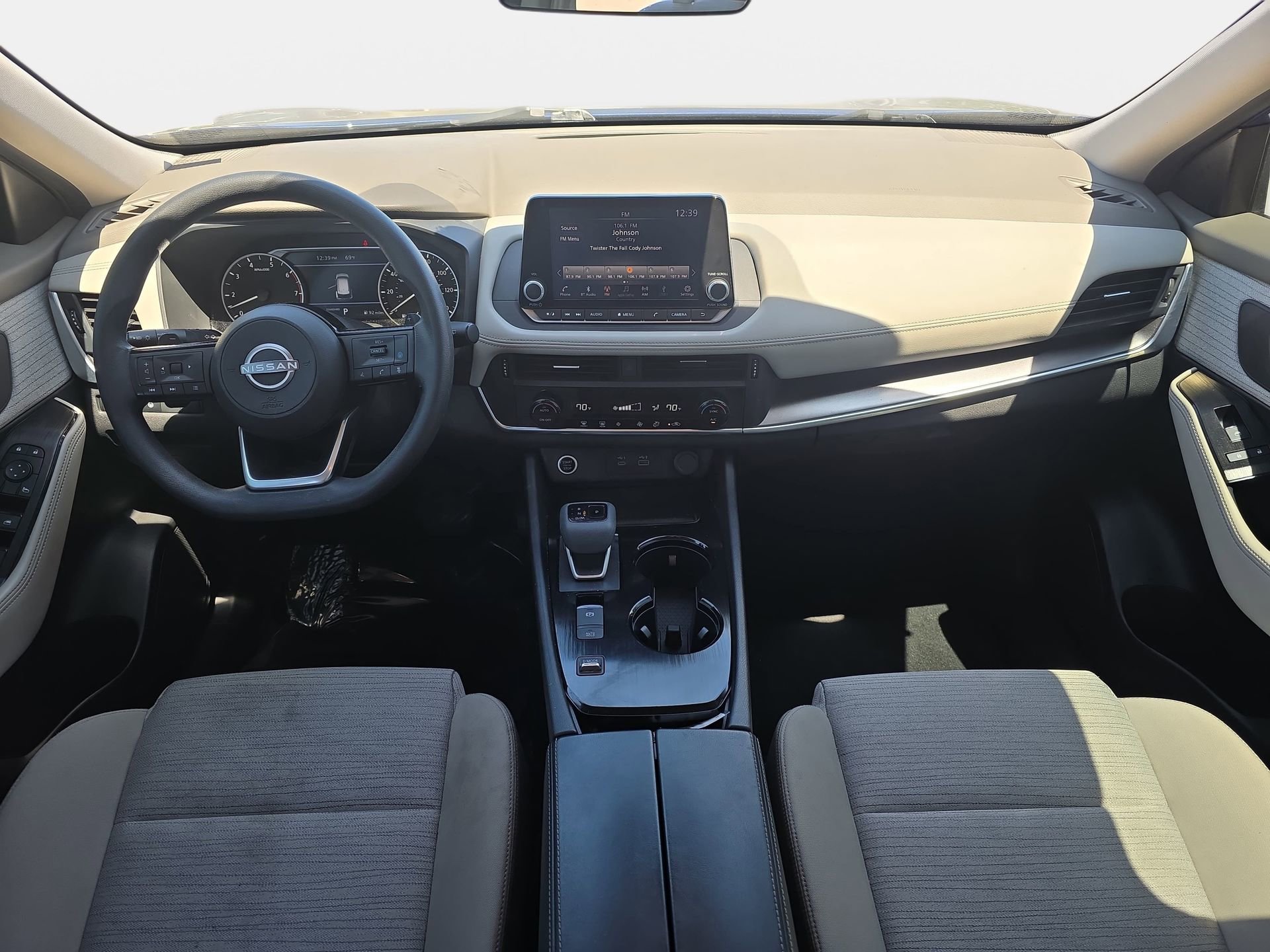 Used 2023 Nissan Rogue SV FWD image 9