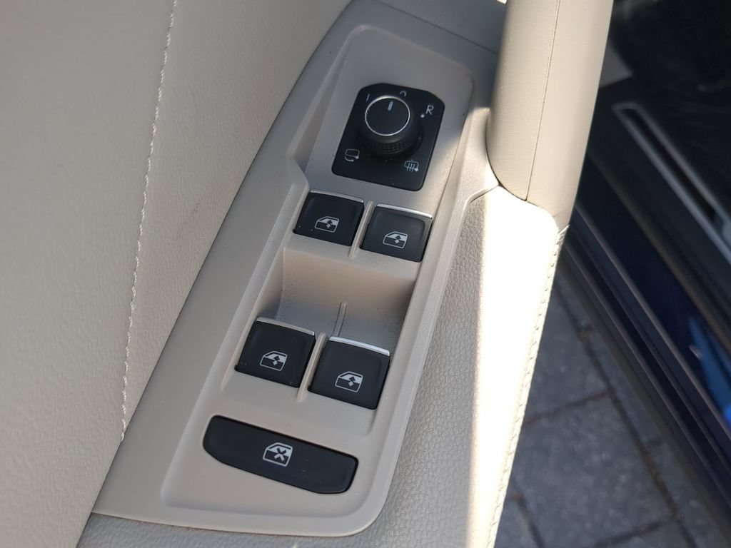 Certified 2023 Volkswagen Tiguan SEL R-Line AWD/4WD image 19