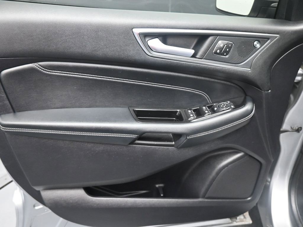Used 2020 Ford Edge Titanium image 21