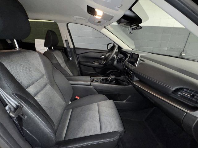 Used 2025 Nissan Rogue SV image 12