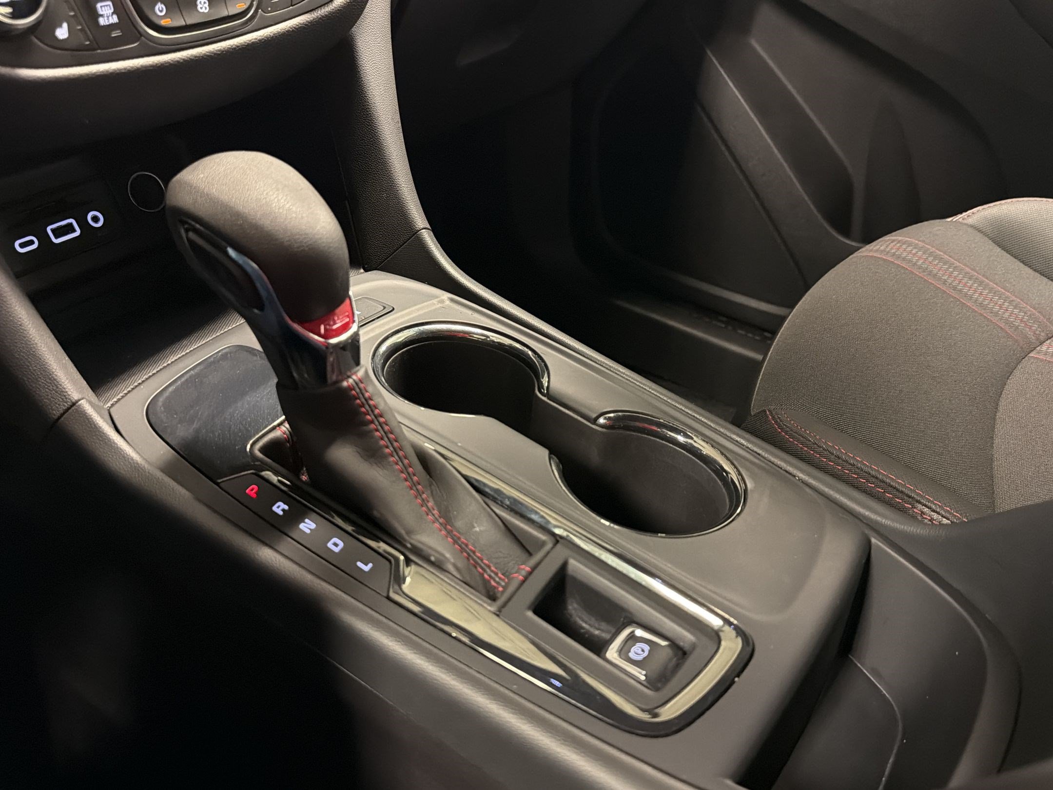 Used 2024 Chevrolet Equinox RS FWD image 18
