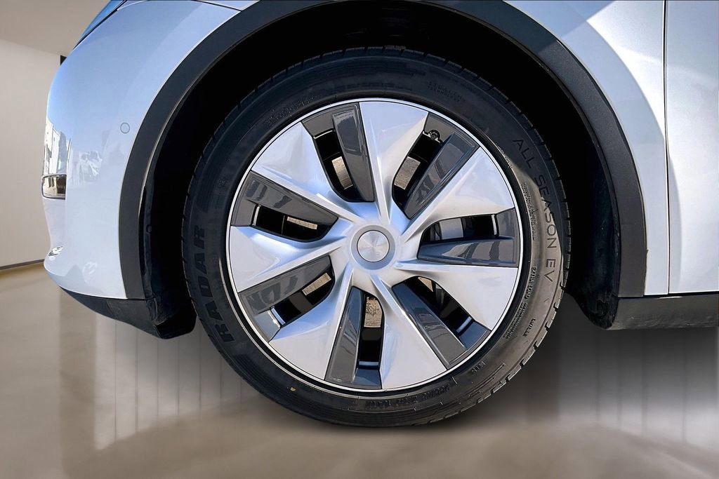 Used 2021 Tesla Model Y Long Range image 32