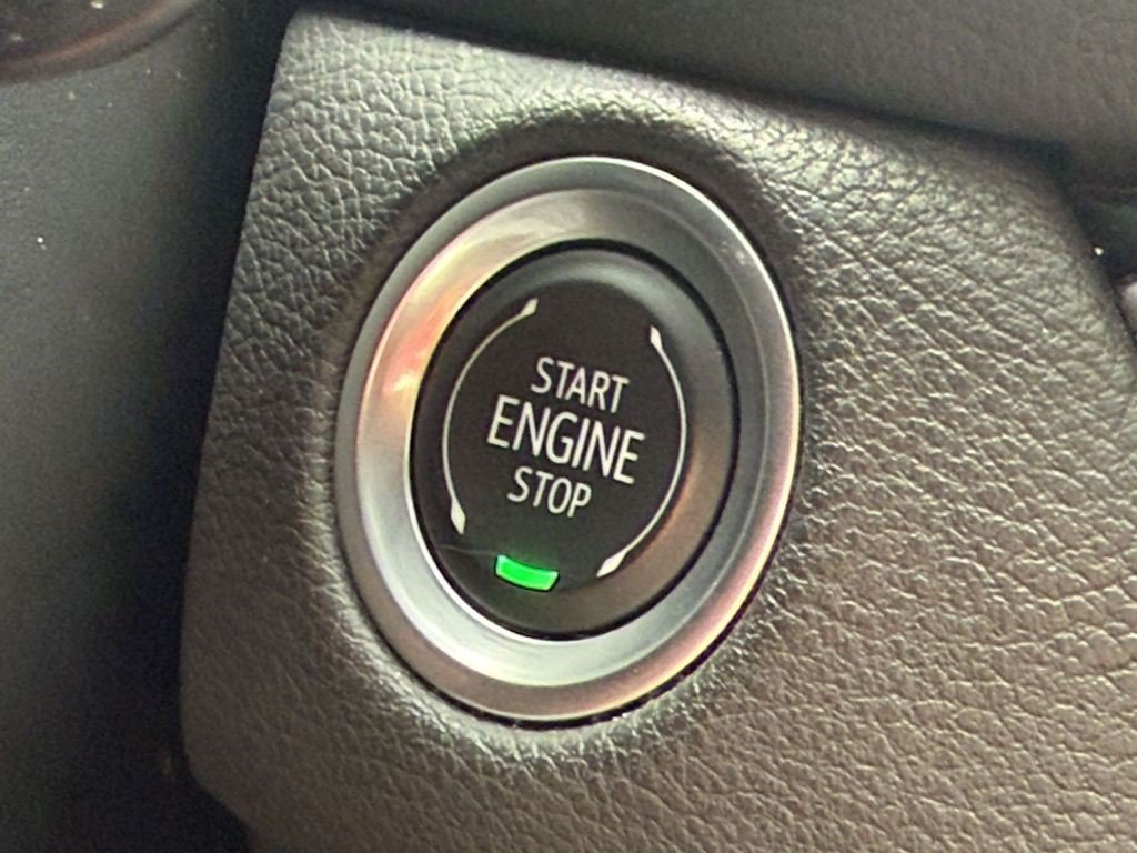 Certified 2025 Cadillac XT4 Premium Luxury FWD image 29