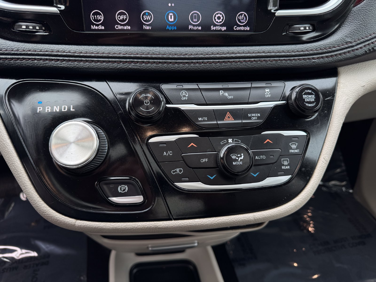 Used 2020 Chrysler Pacifica Limited FWD image 30
