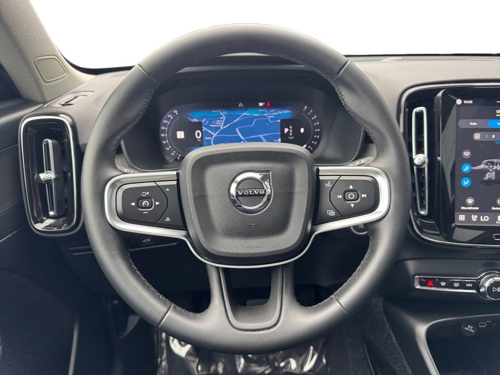 Certified 2025 Volvo XC40 B5 Core image 13