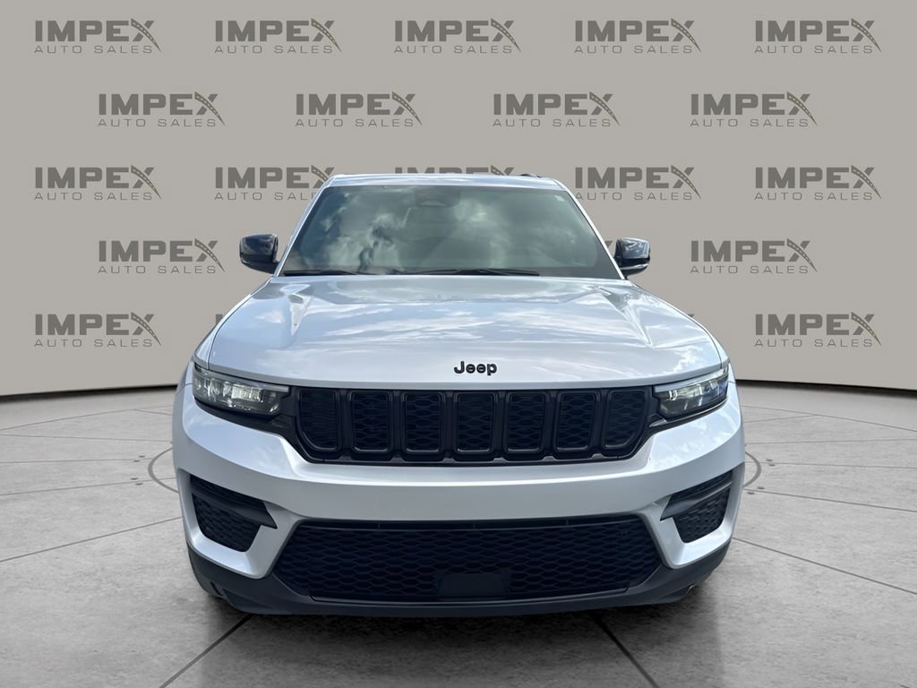 Used 2024 Jeep Grand Cherokee Altitude image 8
