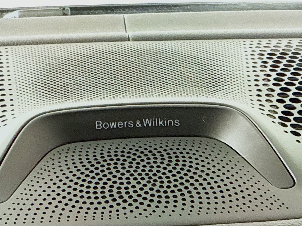 Used 2021 BMW X6 M50i w/ Executive Package image 19