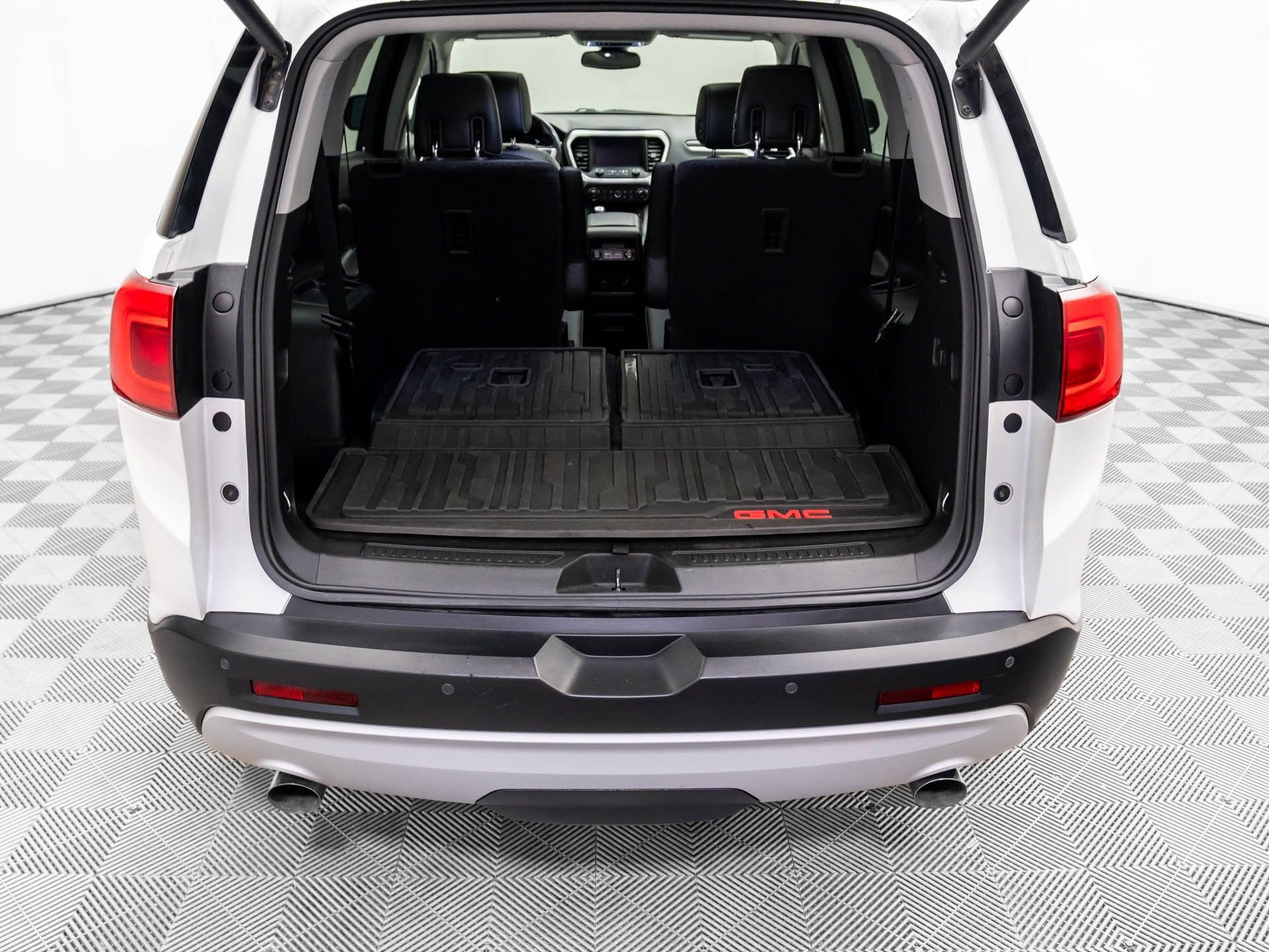 Used 2019 GMC Acadia SLT w/ LPO, Floor Liner Package image 34