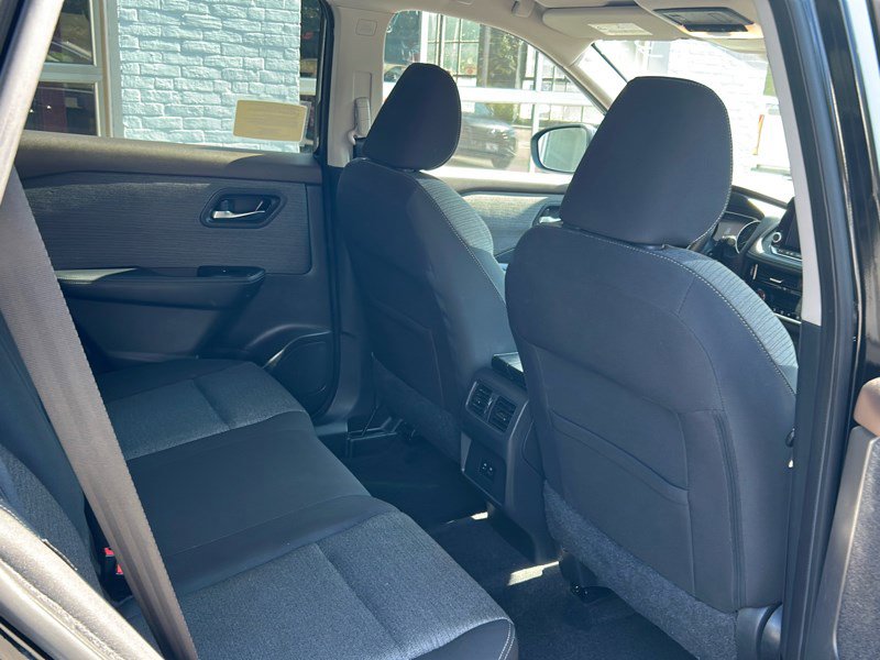 Used 2022 Nissan Rogue SV image 10