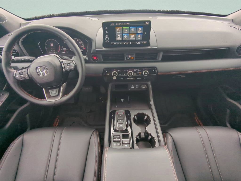 Used 2025 Honda Pilot TrailSport image 15