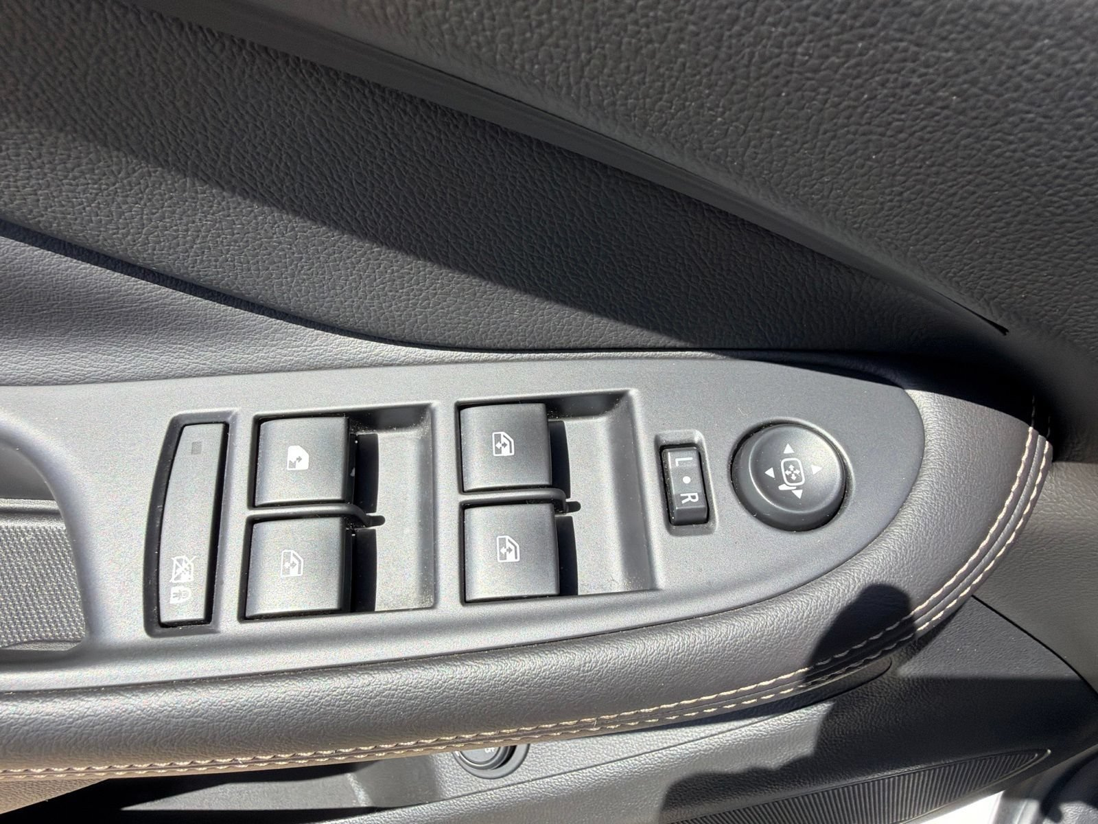 Used 2017 Buick Envision Essence FWD image 14