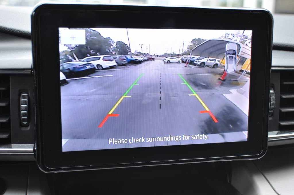 Used 2024 Ford Explorer XLT w/ Equipment Group 202A image 11