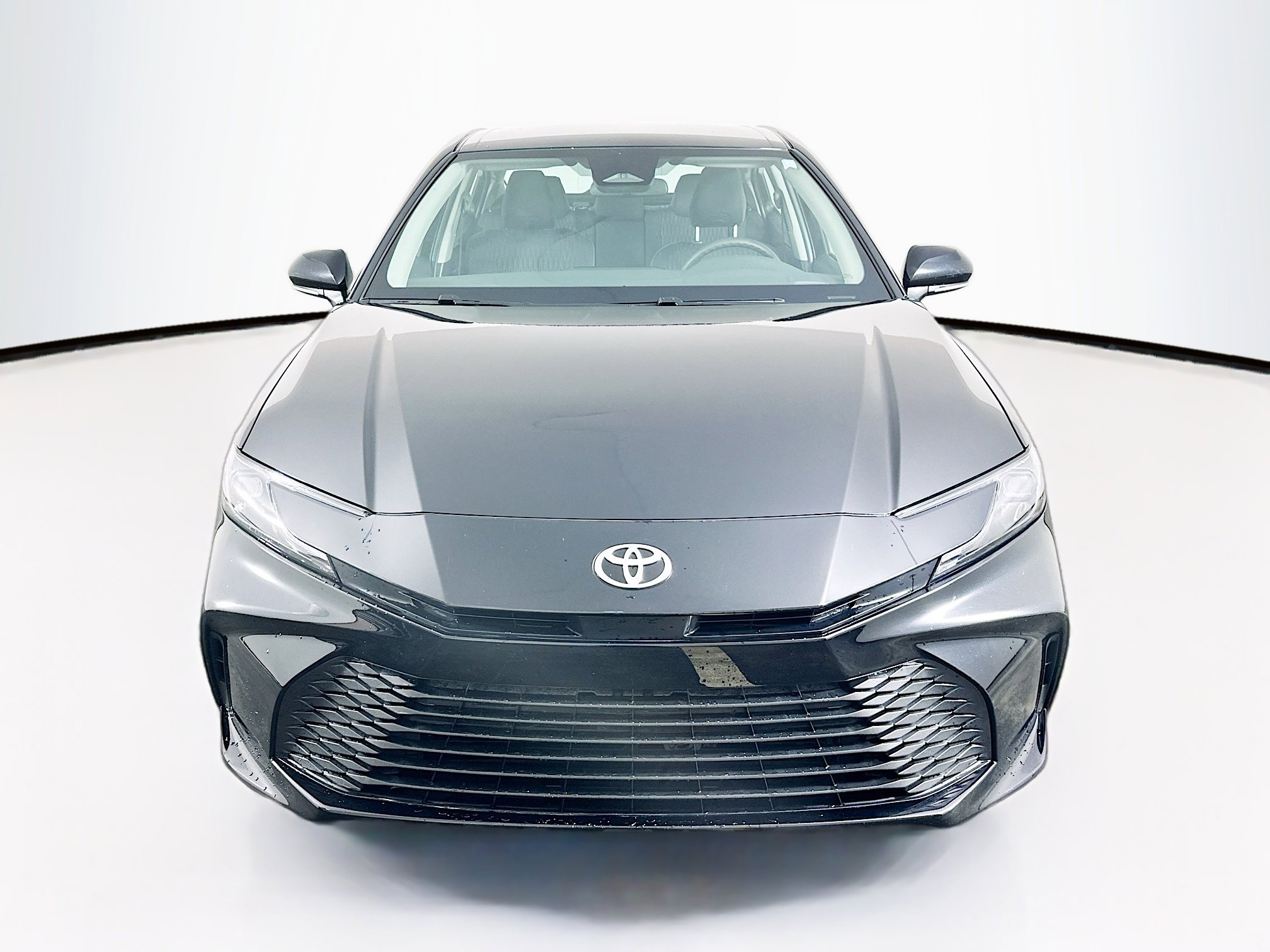 Used 2025 Toyota Camry LE image 2