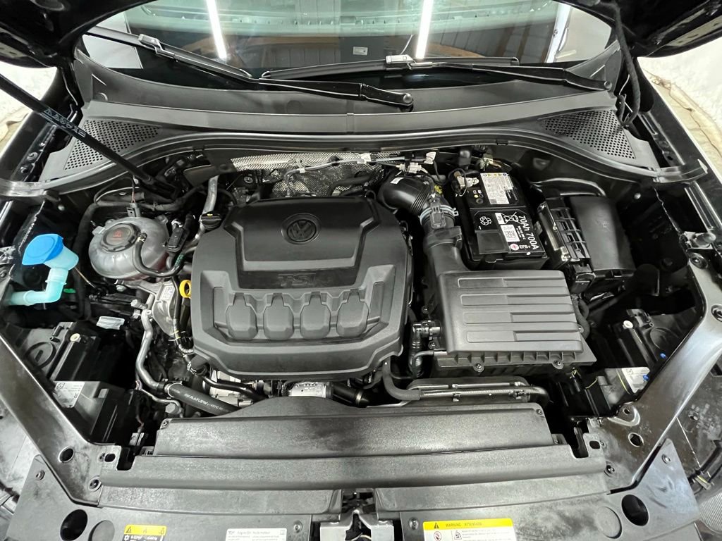 Certified 2024 Volkswagen Tiguan SE R-Line FWD image 30