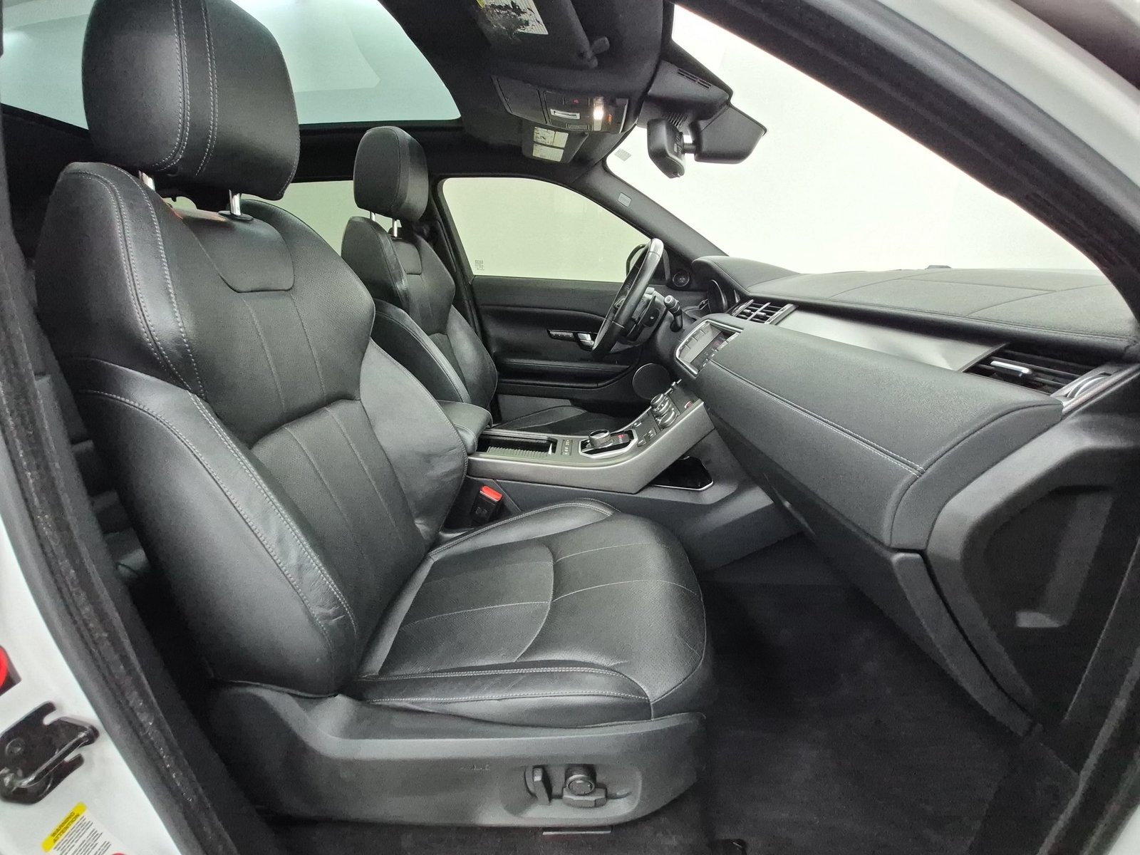 Used 2018 Land Rover Range Rover Evoque SE AWD/4WD image 25