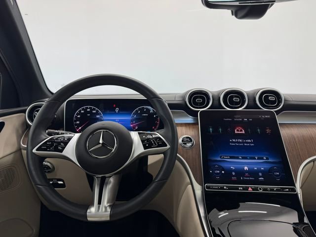 Used 2024 Mercedes-Benz GLC 300 4MATIC image 3