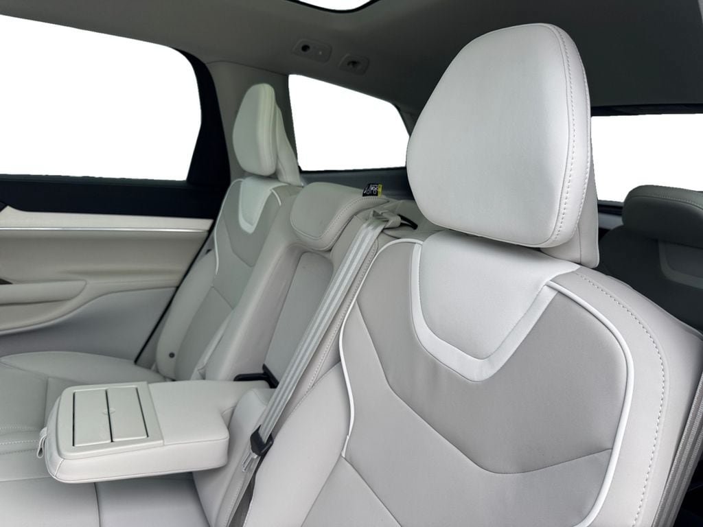 New 2026 Volvo EX90 Plus AWD/4WD image 25