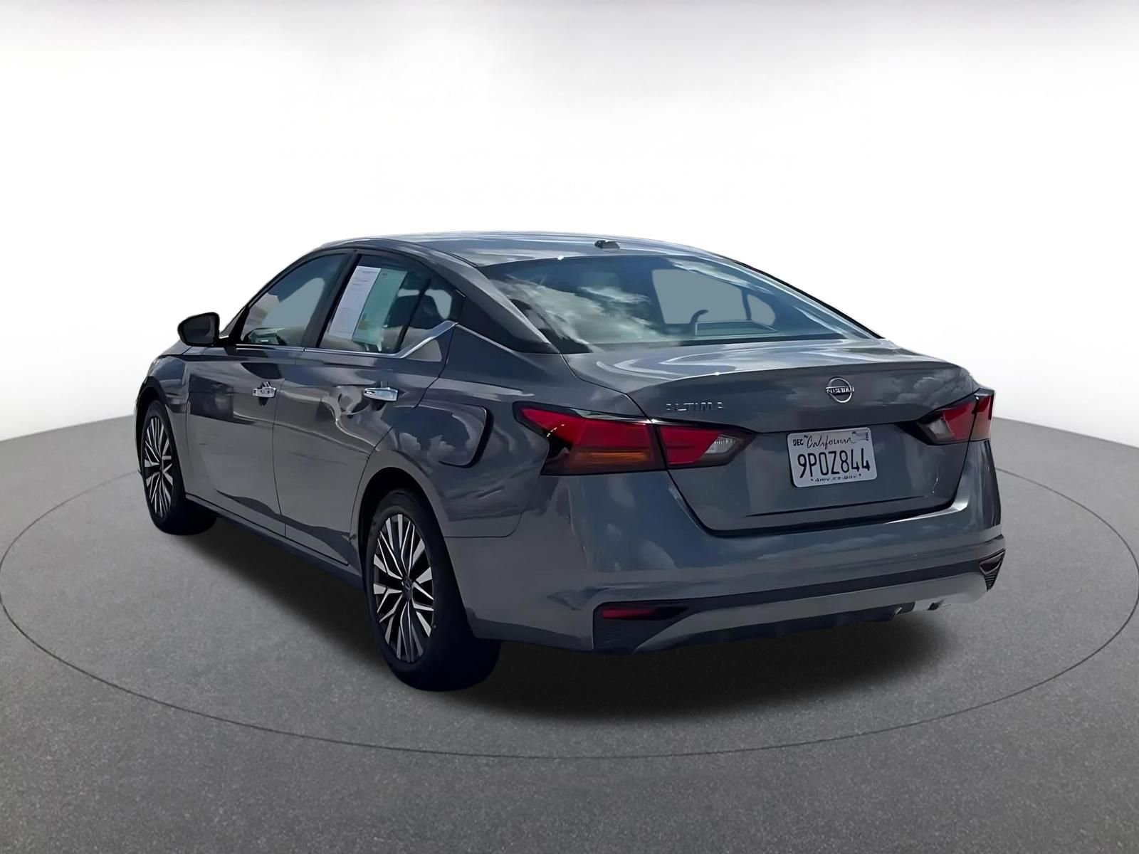 Used 2025 Nissan Altima 2.5 SV FWD image 11